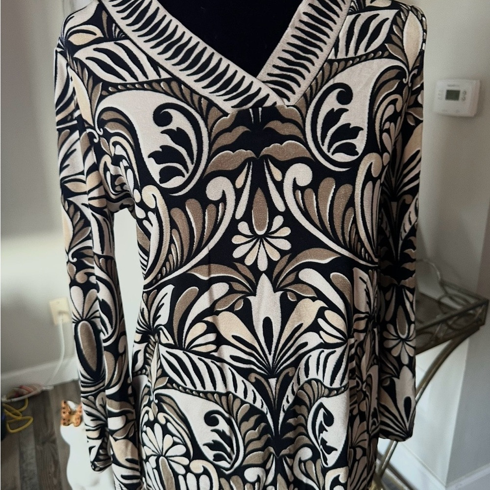 Chico's Travelers black and Cream Floral Tunic